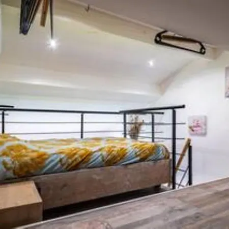 Duplex Proche De La *